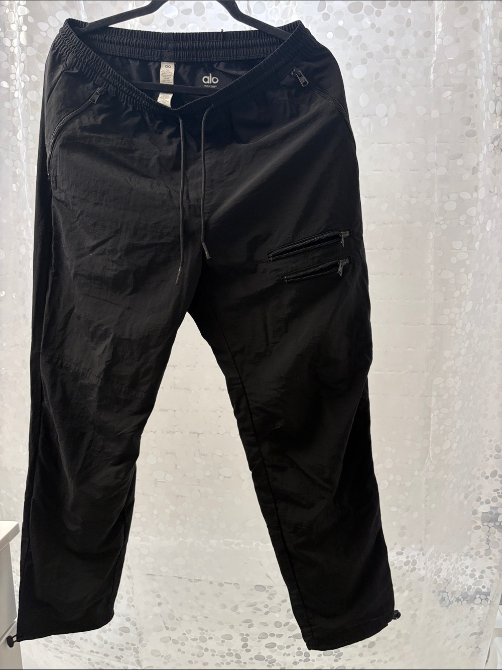 ALO Yoga Black Men's Tech Jogger Pants with Zip Pockets